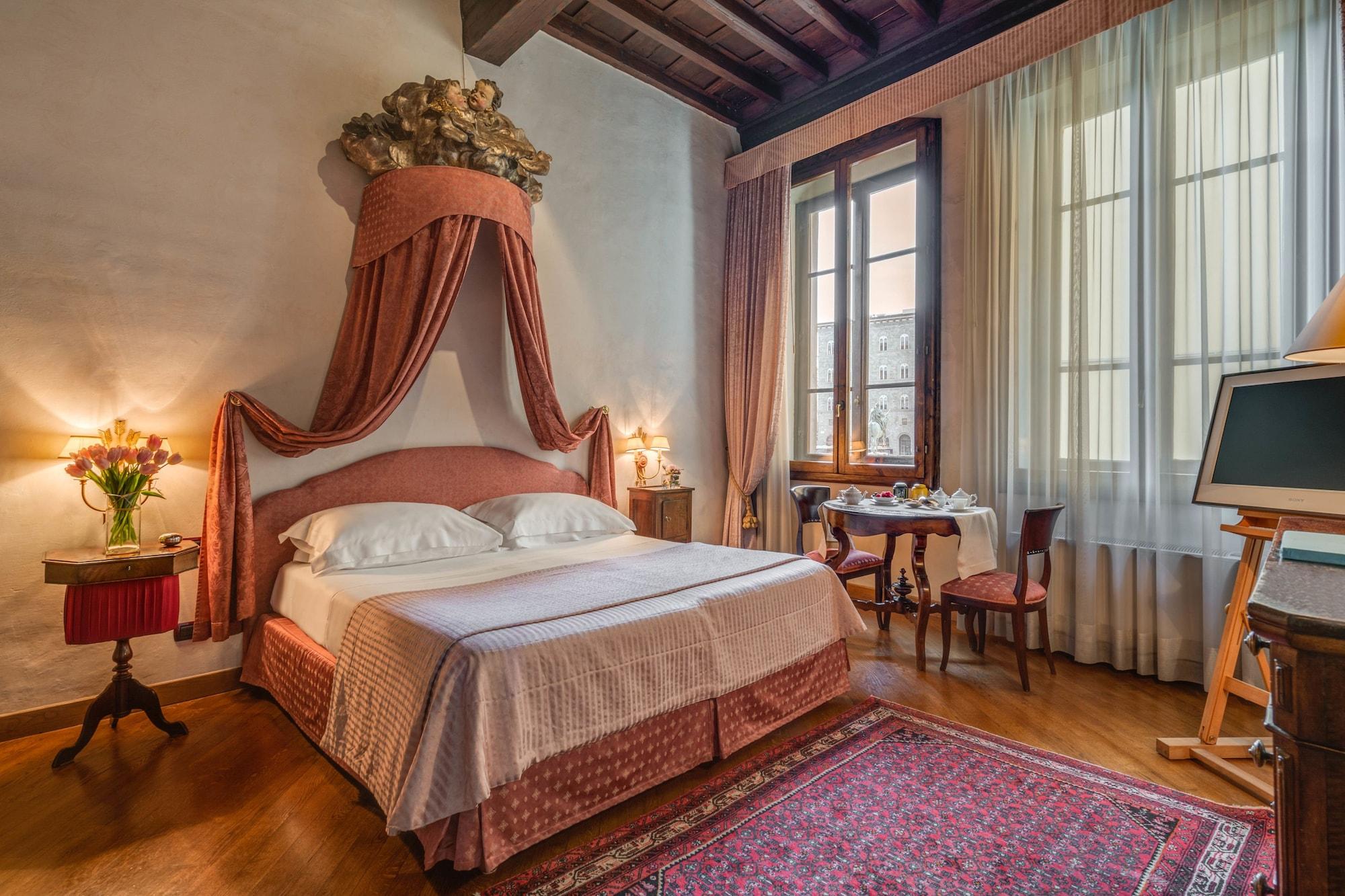 Bed & Breakfast Residenza D'Epoca In Piazza Della Signoria Florence ...