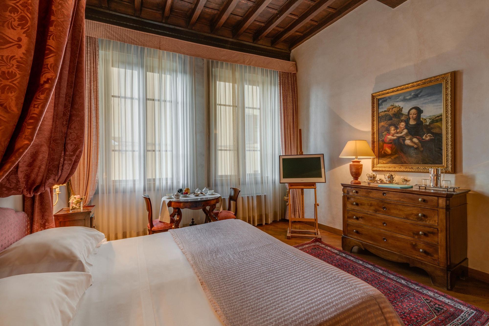 Bed & Breakfast Residenza D'Epoca In Piazza Della Signoria Florence ...