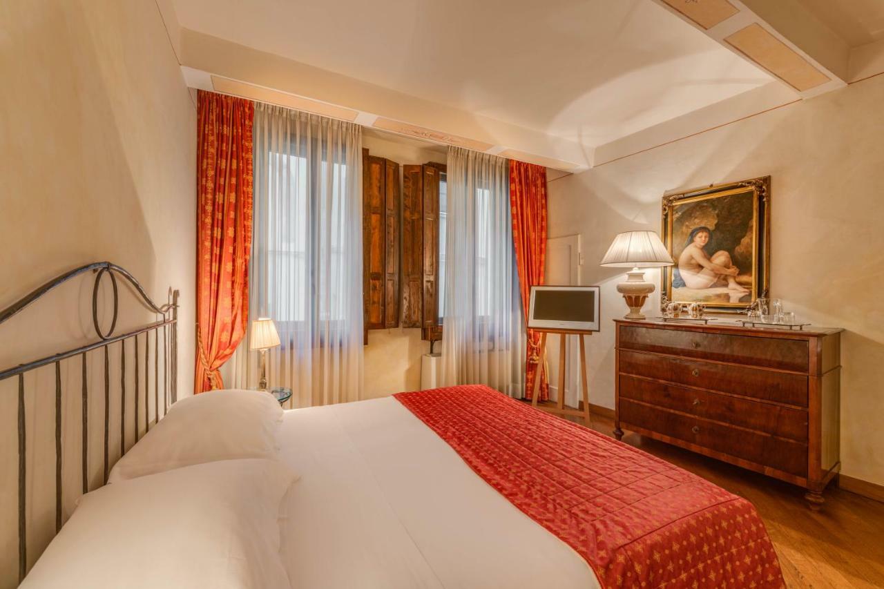 Bed & Breakfast Residenza D'Epoca In Piazza Della Signoria Florence ...